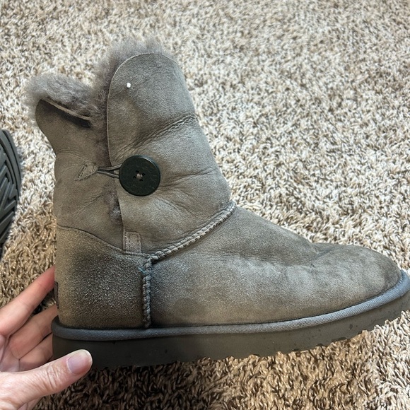 UGG Bailey Button II Gray  Seude Boots - 9. Casual Y2K 90’s - Picture 1 of 9